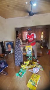 Kriz Blac in collaboration with Made in Benue, Od Woods and Bonezworld to distribute bags of rice, oil and cash gifts to widows in Benue state